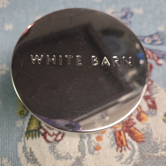 White Barn Eucalyptus Rain Candle - Green - Picture 2 of 3